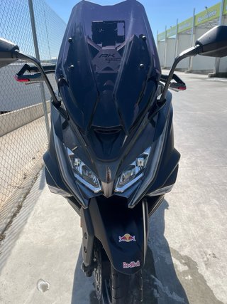 Maxi Scooter Negra Automática