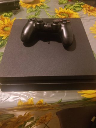 PlayStation 4 Slim Nera
