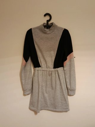Vestido gris y negro entretiempo