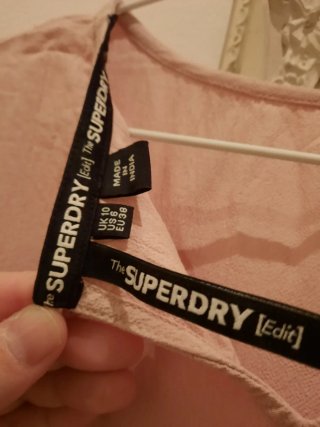 Blusa rosa Superdry con volantes