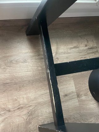 Mesa escritorio cristal y caballetes negros