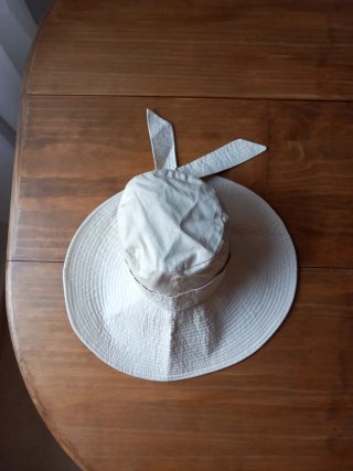 Sombrero Uterque beige ala ancha