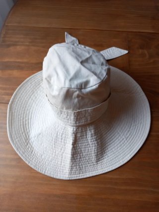 Sombrero Uterque beige ala ancha