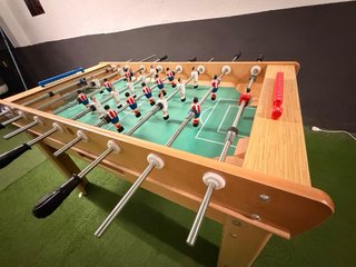 Futbolín de madera