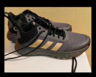 Zapatillas Adidas Negras y Doradas