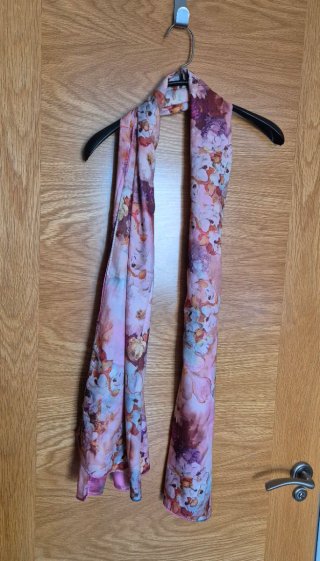 Fular estampado floral rosa