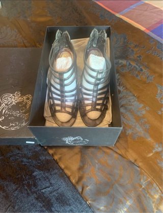 Sandalias cuña Miss Sixty grises y plateadas
