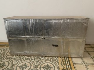 Estantería modular con puertas