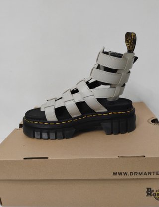 Dr. Martens 41