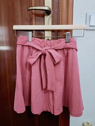 Pantalón fluido rosa con lazo
