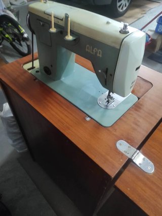 Máquina de coser Alfa Alfamatic 109