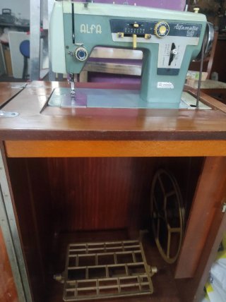 Máquina de coser Alfa Alfamatic 109