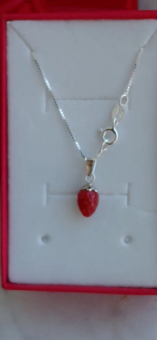 Collana con ciondolo fragola corallo