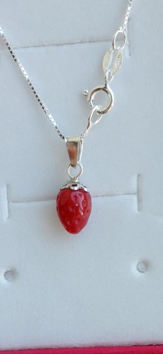 Collana con ciondolo fragola corallo