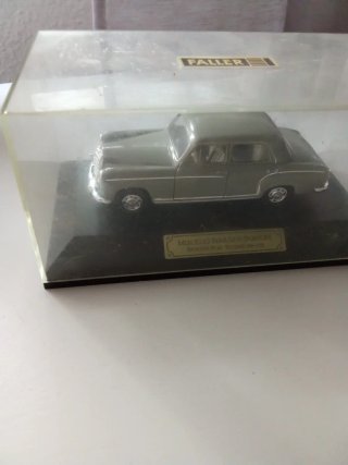 Coche escala Mercedes Benz 220 S 1/43