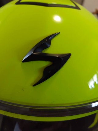 Casco de moto Scorpion amarillo