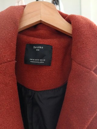 Chaqueta Bershka Roja