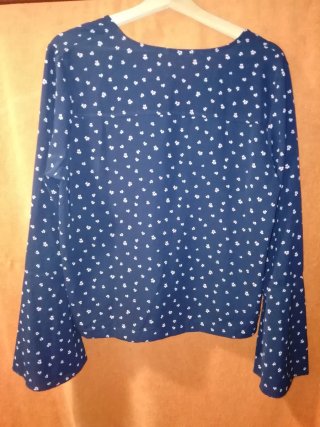 Blusa azul estampada