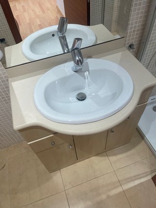 Mueble de baño madera y beige