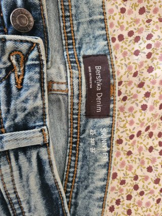 Pantalones vaqueros Bershka desgastados