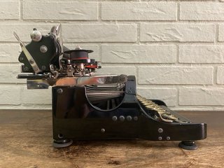 Corona Antica Piccola Macchina X Scrivere del 1917