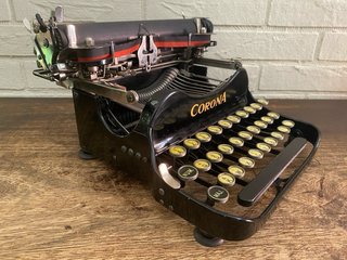 Corona Antica Piccola Macchina X Scrivere del 1917
