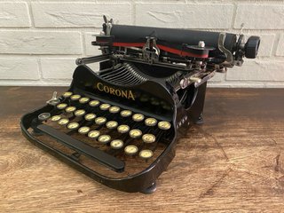 Corona Antica Piccola Macchina X Scrivere del 1917