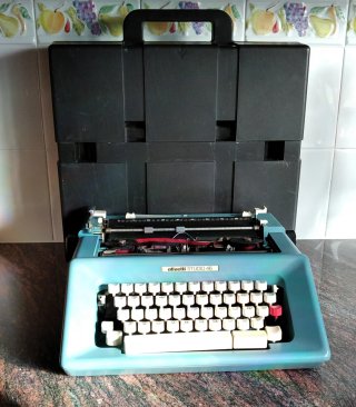 Máquina de escribir Olivetti Studio 46