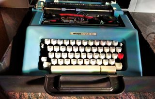 Máquina de escribir Olivetti Studio 46
