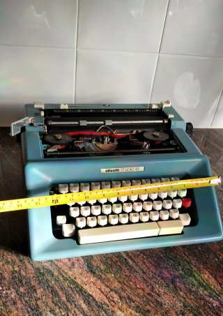 Máquina de escribir Olivetti Studio 46