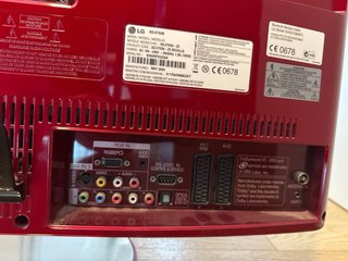 Televisor LG Negro y Rojo 32”