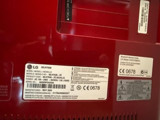 Televisor LG Negro y Rojo 32”