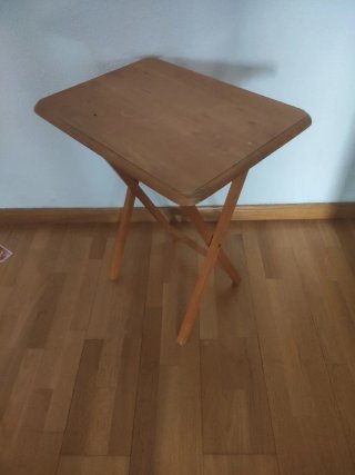 Mesa auxiliar plegable de madera