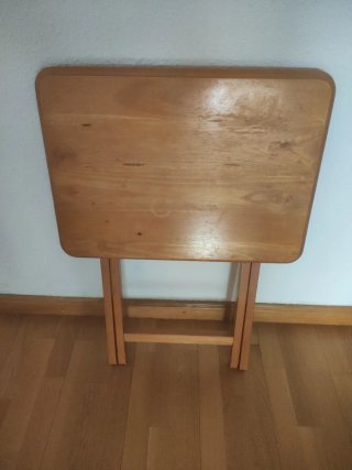 Mesa auxiliar plegable de madera