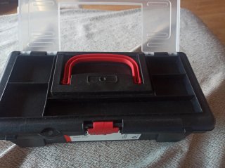 Caja de herramientas pequeña negra