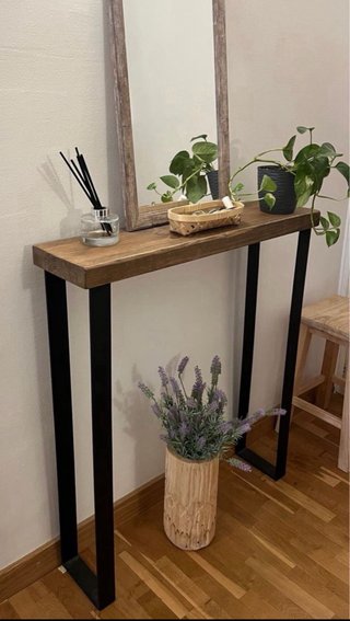 Consola de madera y metal