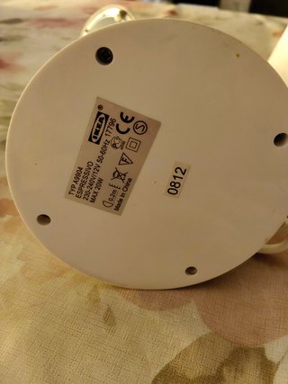 Lámpara de mesa blanca con interruptor