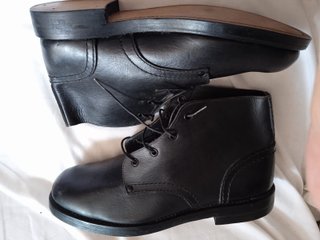 Botas bajas de cuero negro