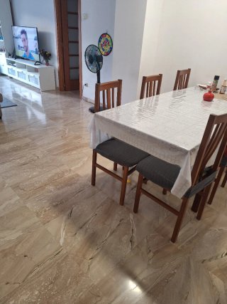 Alquilo linda habitacione en piso amplio y luminos