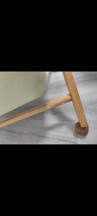Minicuna de madera con ruedas