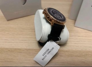 Reloj Michael Kors Access Dorado y Negro