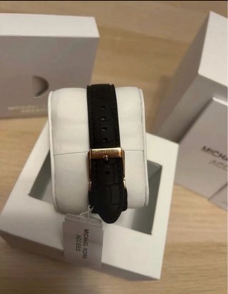 Reloj Michael Kors Access Dorado y Negro