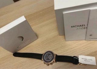 Reloj Michael Kors Access Dorado y Negro