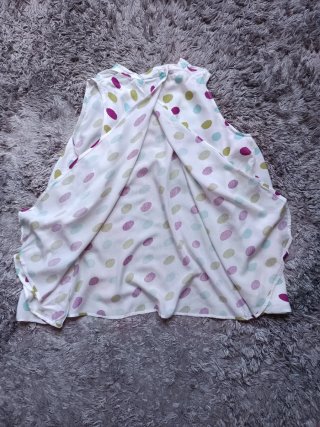 Camiseta sin mangas con lunares