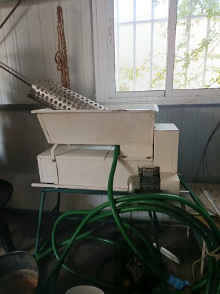 Prensa uvas y despalilladora picadora