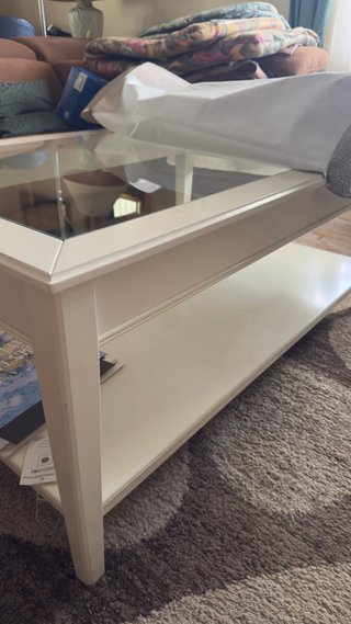 Mesa baja de salón beige y cristal. 118cm x 78cm