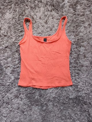 Camiseta coral con botones