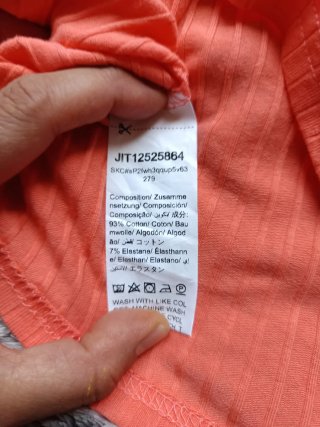 Camiseta coral con botones