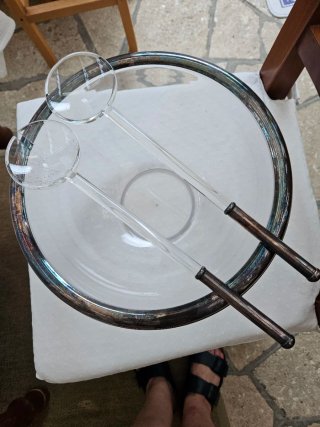 Insalatiera e posate in plexiglas e argento