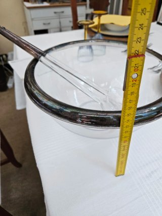 Insalatiera e posate in plexiglas e argento